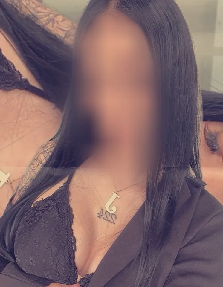 Ayse, 20