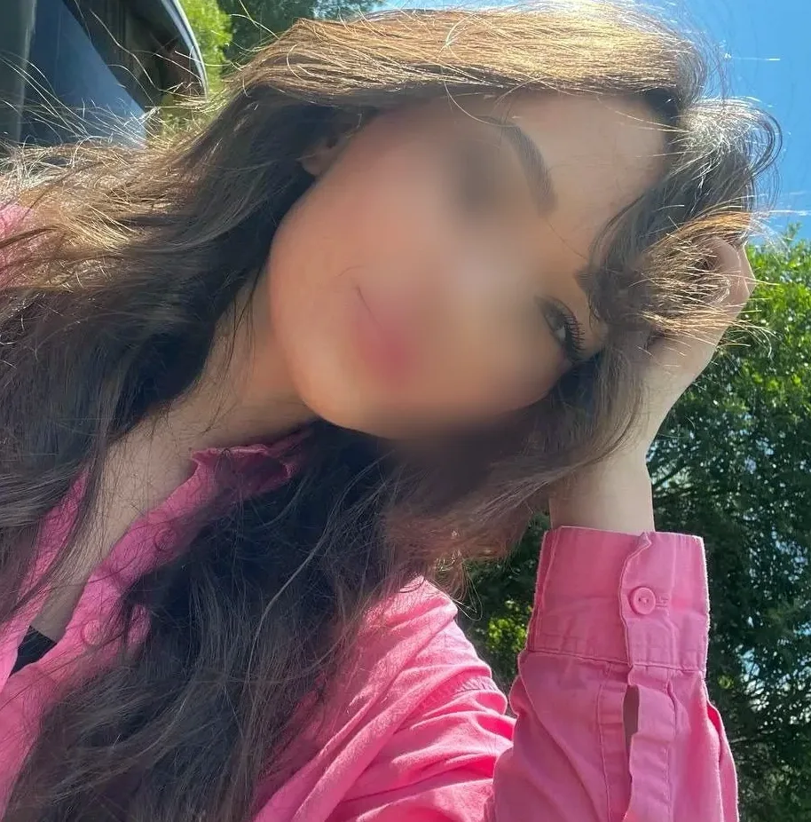Ayse, 25