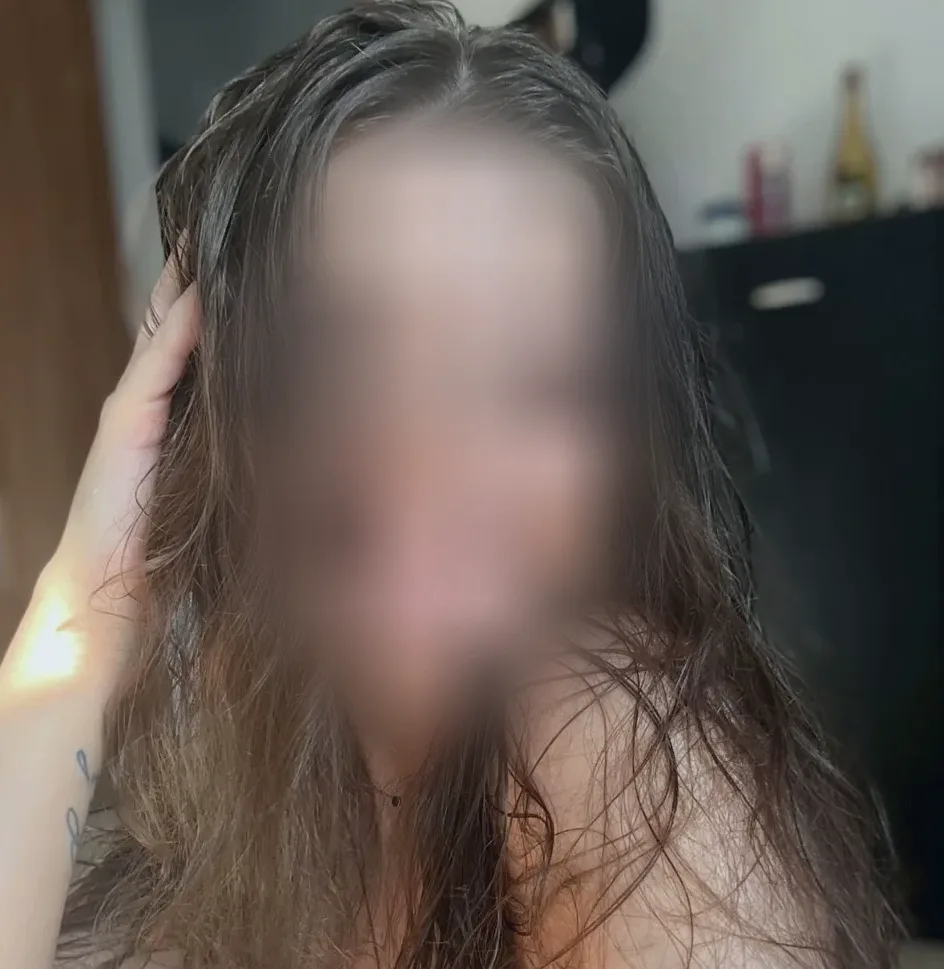 Büsra, 19
