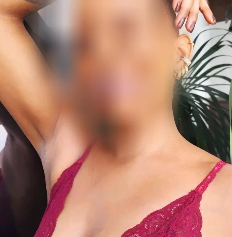 Diana, 24