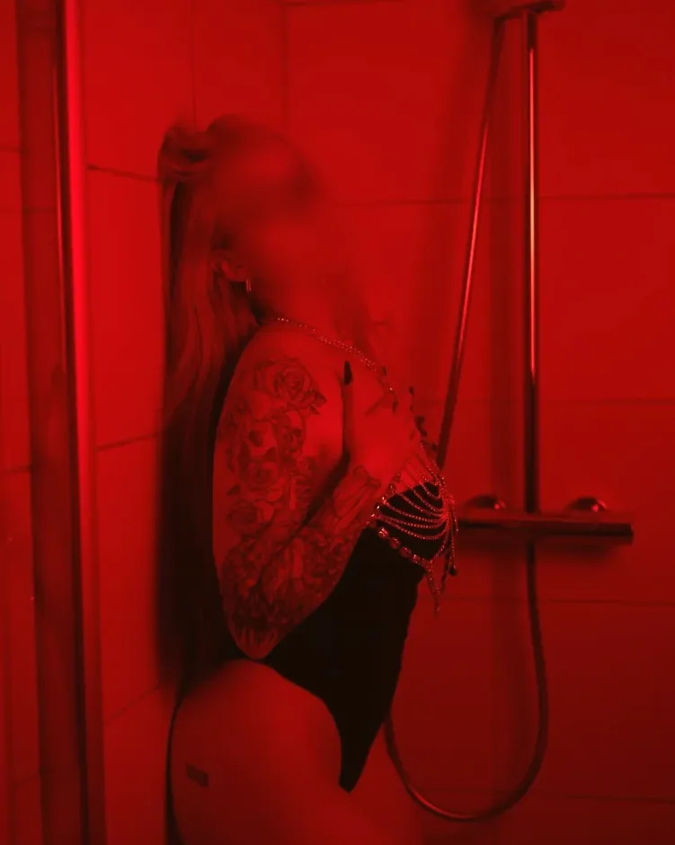 Emily, 25